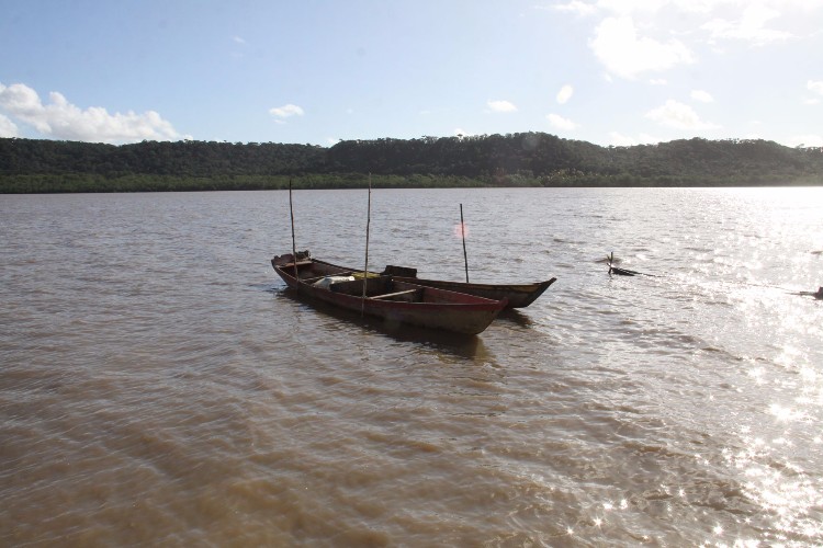 Devido a chuva, a água da lagoa, que antes possuía teor 12 PPM, está doce