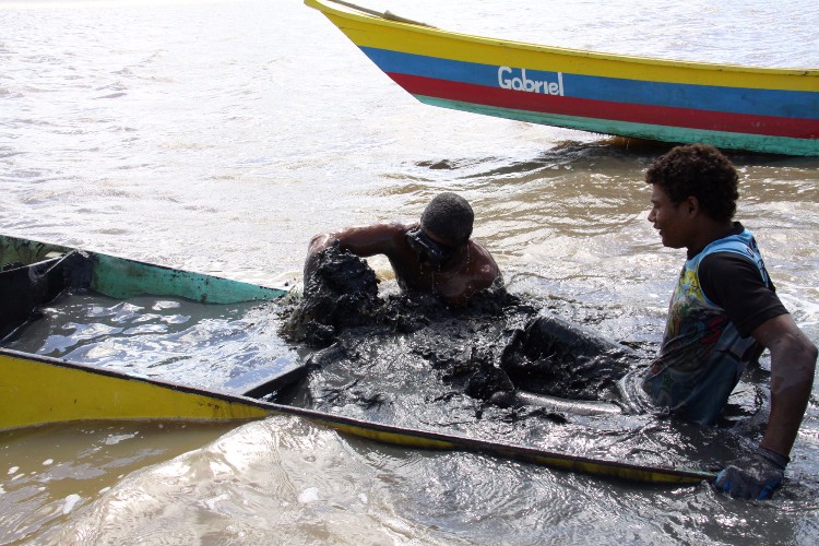 Devido a chuva, a água da lagoa, que antes possuía teor 12 PPM, está doce