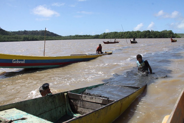 Devido a chuva, a água da lagoa, que antes possuía teor 12 PPM, está doce
