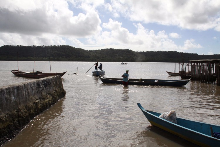 Devido a chuva, a água da lagoa, que antes possuía teor 12 PPM, está doce