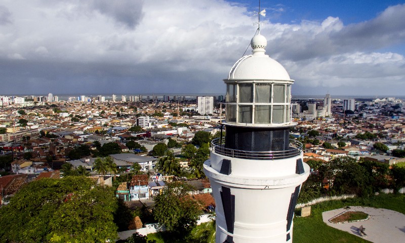 Mesmo com o avanço da tecnologia, os faróis sendo o principal meio de orientação de pescadores