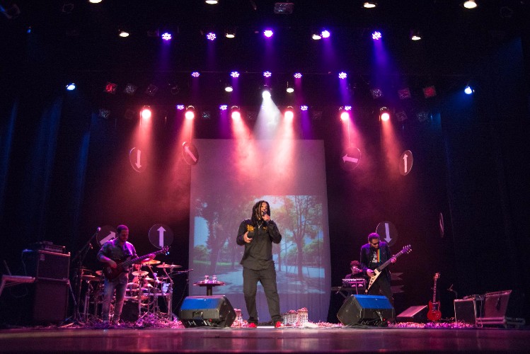 Luiz de Assis faz show dentro do Projeto Teatro Deodoro é o Maior Barato
