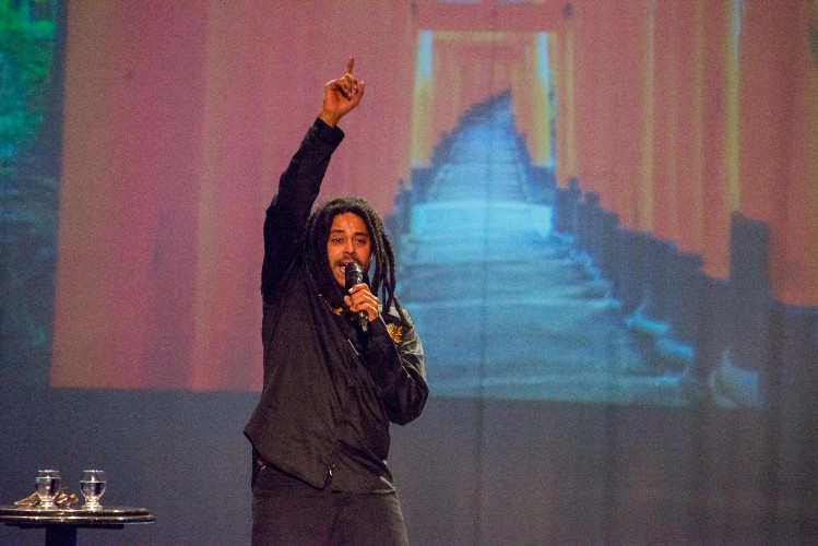 Luiz de Assis faz show dentro do Projeto Teatro Deodoro é o Maior Barato