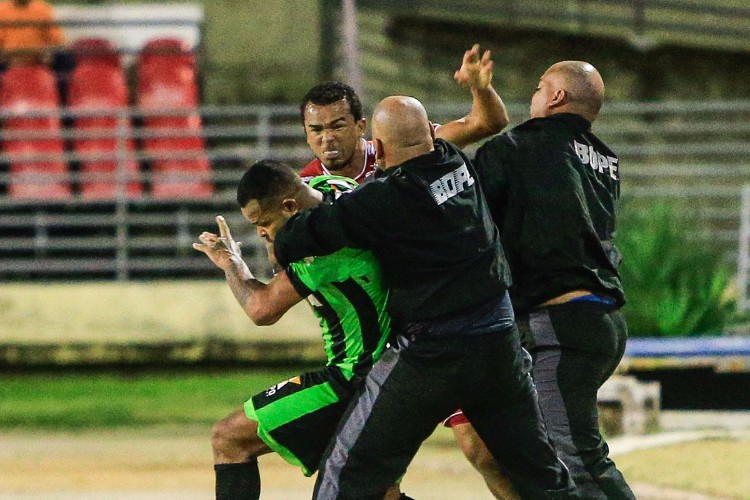 Briga aconteceu na partida entre CRB e América-MG, na última sexta-feira (4), no Estádio Rei Pelé.
