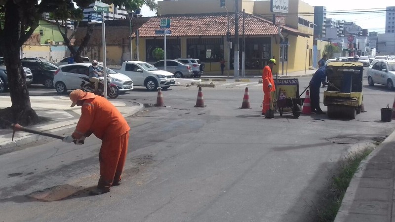Rua na Jatiúca passa por reparos após fortes chuvas 