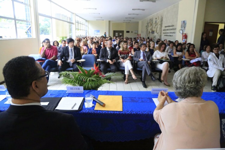 Regina Maria dos Santos assume oficialmente o comando do hospital a partir desta terça-feira