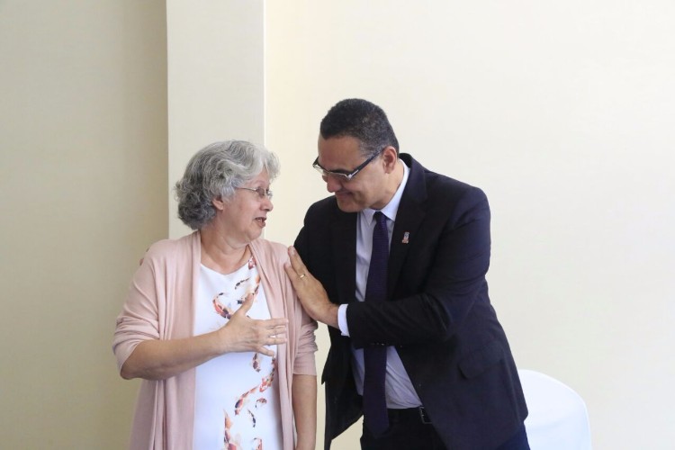 Regina Maria dos Santos assume oficialmente o comando do hospital a partir desta terça-feira