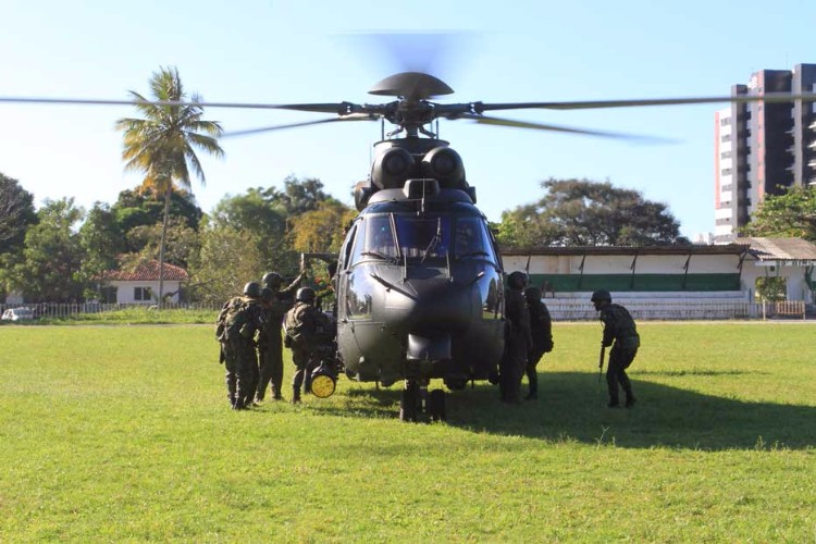 Com a 'Operação Rotores',  o 1º Batalhão de Aviação do Exército desembarcou em Alagoas
