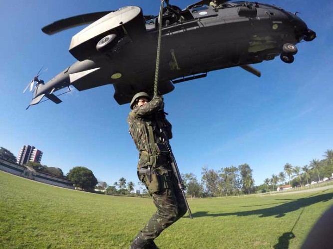 Com a 'Operação Rotores',  o 1º Batalhão de Aviação do Exército desembarcou em Alagoas