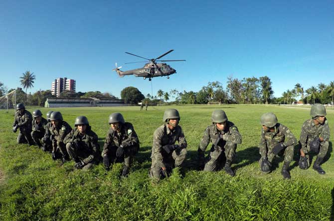 Com a 'Operação Rotores',  o 1º Batalhão de Aviação do Exército desembarcou em Alagoas