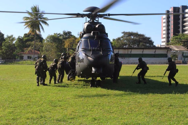 Com a 'Operação Rotores',  o 1º Batalhão de Aviação do Exército desembarcou em Alagoas