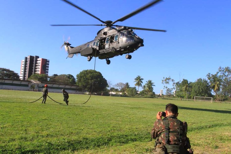 Com a 'Operação Rotores',  o 1º Batalhão de Aviação do Exército desembarcou em Alagoas