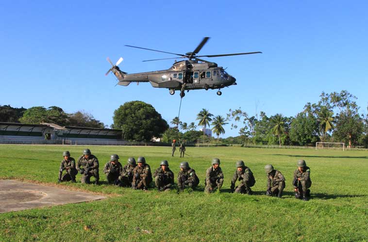 Com a 'Operação Rotores',  o 1º Batalhão de Aviação do Exército desembarcou em Alagoas