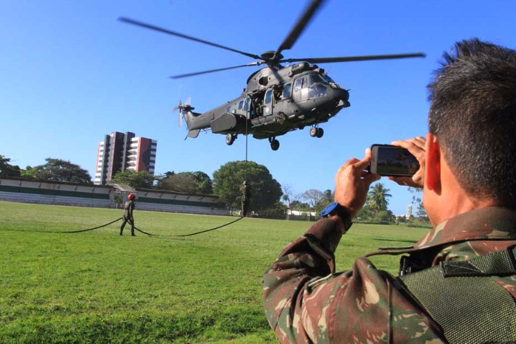 Com a 'Operação Rotores',  o 1º Batalhão de Aviação do Exército desembarcou em Alagoas