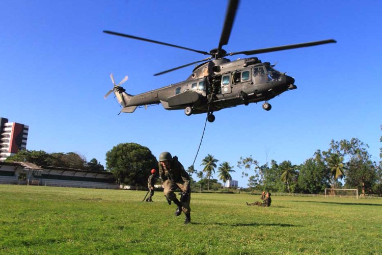 Com a 'Operação Rotores',  o 1º Batalhão de Aviação do Exército desembarcou em Alagoas