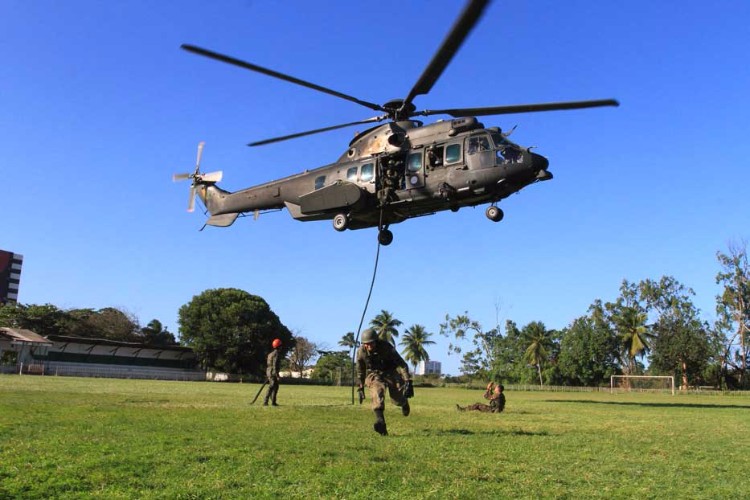 Com a 'Operação Rotores',  o 1º Batalhão de Aviação do Exército desembarcou em Alagoas