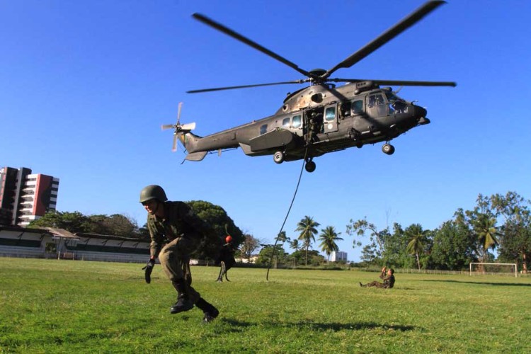 Com a 'Operação Rotores',  o 1º Batalhão de Aviação do Exército desembarcou em Alagoas