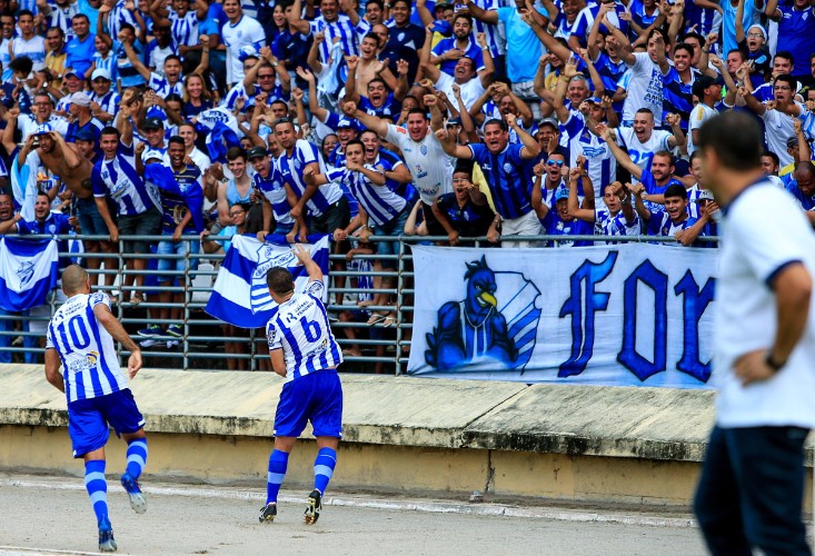 Lance da partida realizada nesta tarde, no Rei Pelé