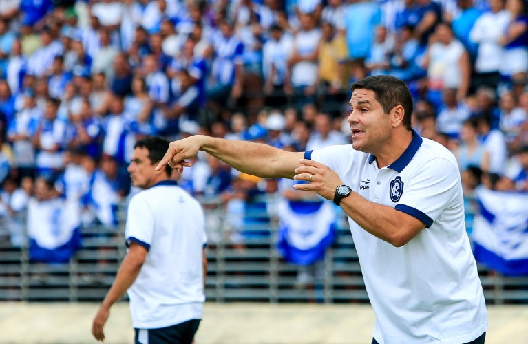 Lance da partida realizada nesta tarde, no Rei Pelé