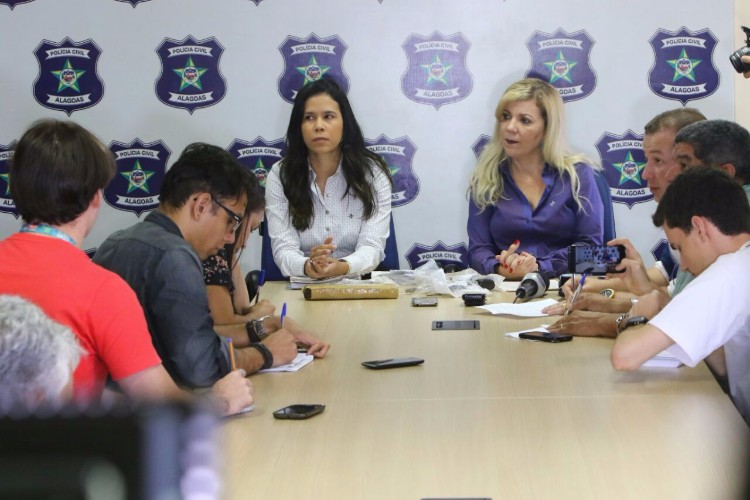 Em coletiva, delegadas falam sobre prisão de servidora terceirizada