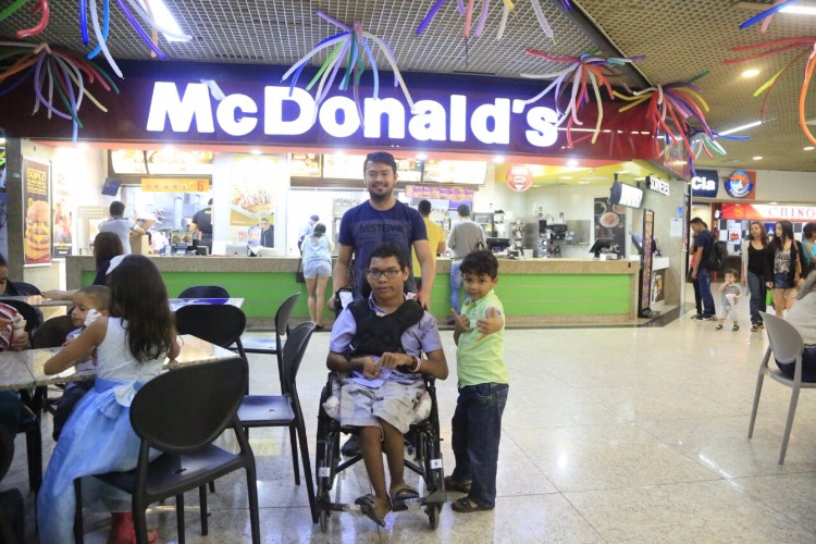 McDia Feliz acontece neste sábado para ajudar crianças com leucemia