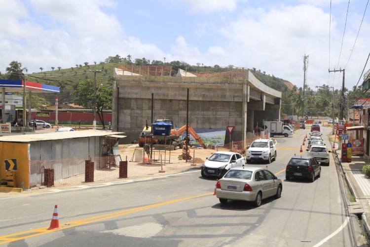 Obras na AL-101 Norte dá  continuidade da construção das galerias celulares no local

