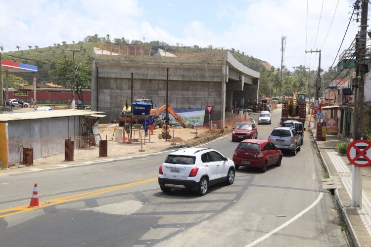 Obras na AL-101 Norte dá  continuidade da construção das galerias celulares no local

