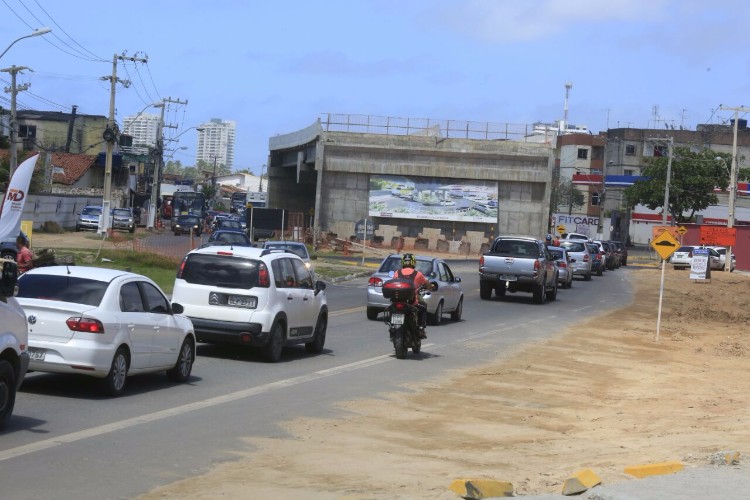 Obras na AL-101 Norte dá  continuidade da construção das galerias celulares no local

