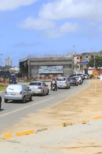 Obras na AL-101 Norte dá  continuidade da construção das galerias celulares no local


