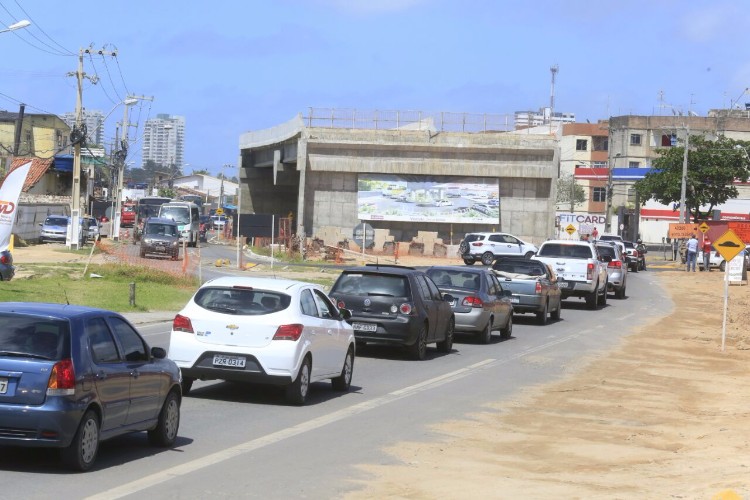 Obras na AL-101 Norte dá  continuidade da construção das galerias celulares no local

