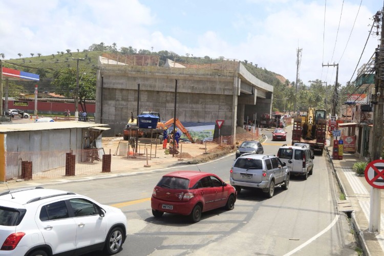 Obras na AL-101 Norte dá  continuidade da construção das galerias celulares no local

