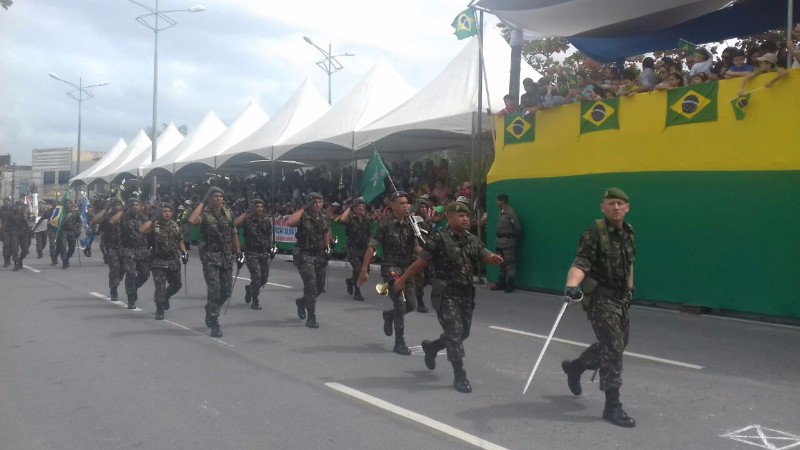 Desfile cívico de 7 de Setembro aconteceu em trecho da orla de Maceió