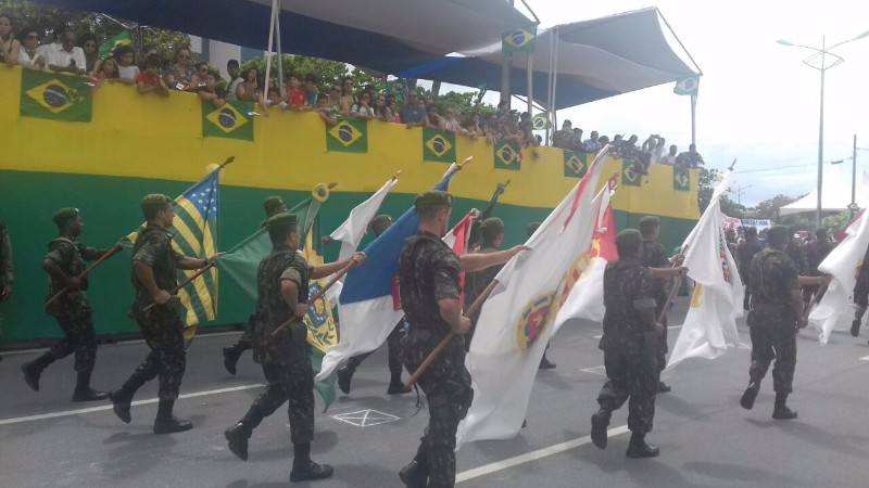 Desfile cívico de 7 de Setembro aconteceu em trecho da orla de Maceió