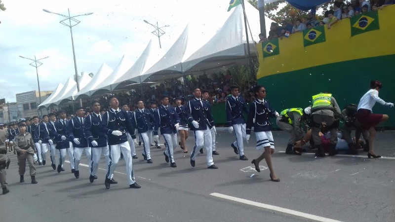 Desfile cívico de 7 de Setembro aconteceu em trecho da orla de Maceió