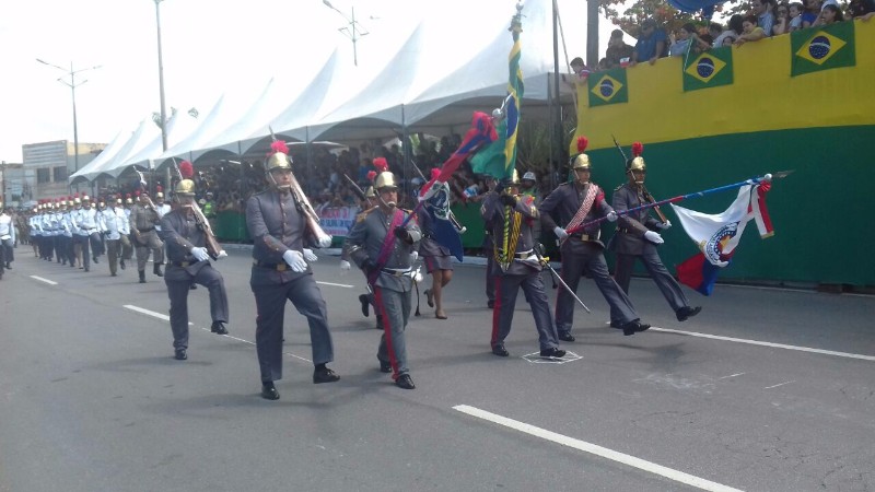 Desfile cívico de 7 de Setembro aconteceu em trecho da orla de Maceió