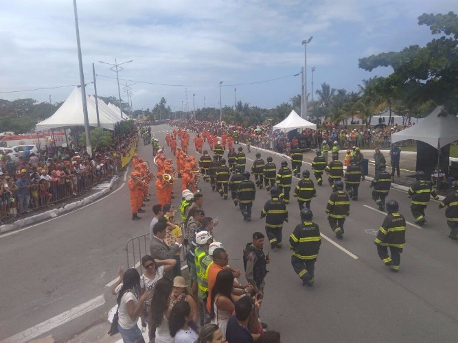 Desfile cívico de 7 de Setembro aconteceu em trecho da orla de Maceió