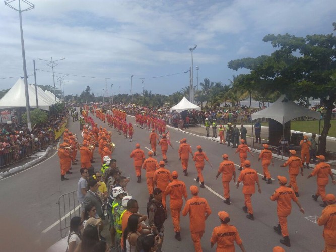 Desfile cívico de 7 de Setembro aconteceu em trecho da orla de Maceió