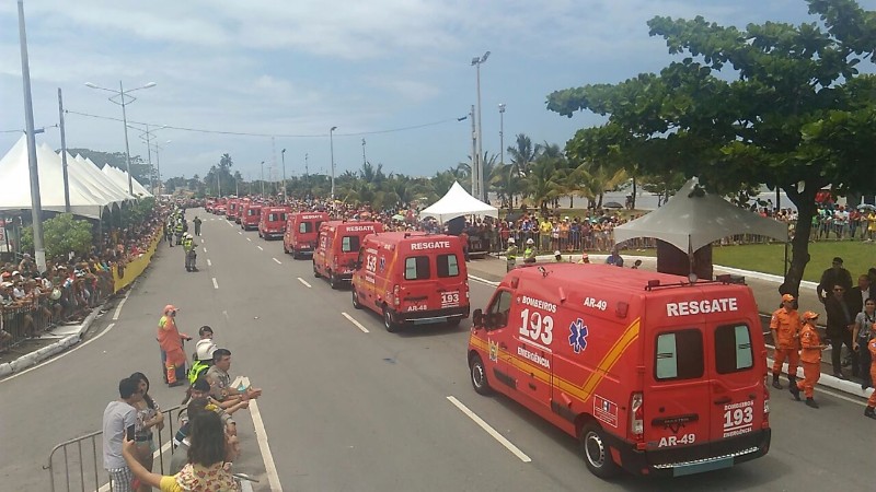 Desfile cívico de 7 de Setembro aconteceu em trecho da orla de Maceió