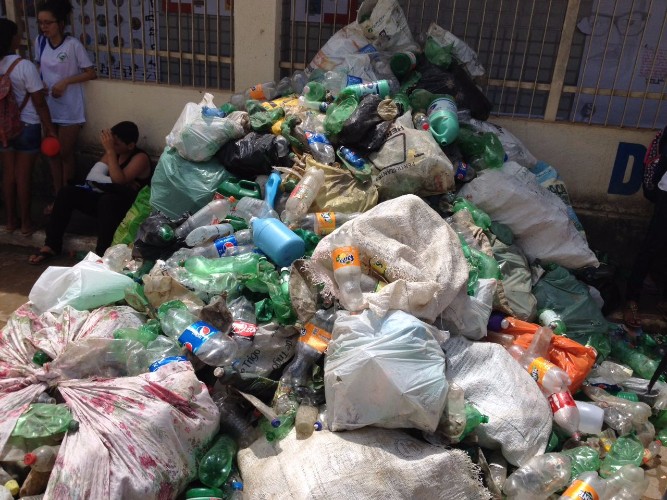 Comunidade acadêmica se envolveu no recolhimento e pesagem do material