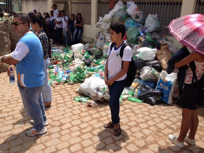 Comunidade acadêmica se envolveu no recolhimento e pesagem do material