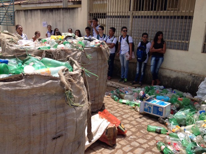 Comunidade acadêmica se envolveu no recolhimento e pesagem do material
