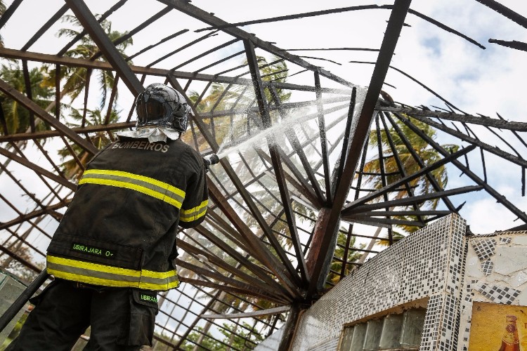Equipes do Corpo de Bombeiros foram acionadas