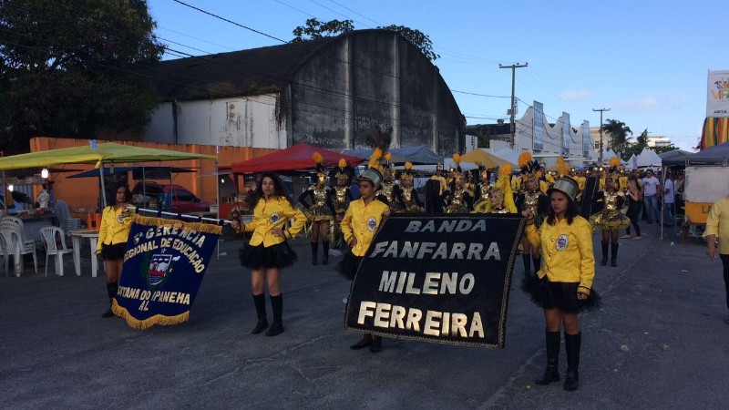 Cerimônia foi marcada por apresentações de escolas e bandas de fanfarra de todo o estado