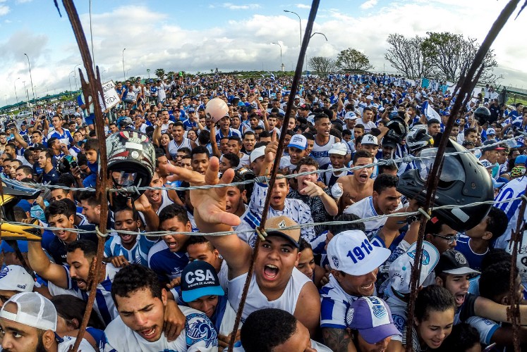 CSA venceu o Tombense por 2 a 0 e está prestes a ir para a Série B