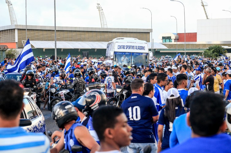 CSA venceu o Tombense por 2 a 0 e está prestes a ir para a Série B