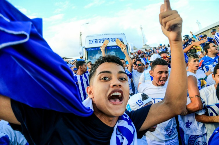 CSA venceu o Tombense por 2 a 0 e está prestes a ir para a Série B