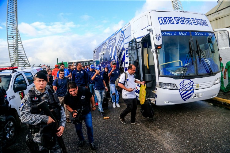 CSA venceu o Tombense por 2 a 0 e está prestes a ir para a Série B