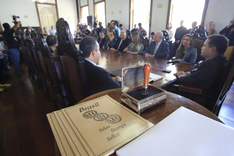 Governo lançou, nesta quarta-feira (20), selo e carimbo em comemoração ao bicentenário de Alagoas. 