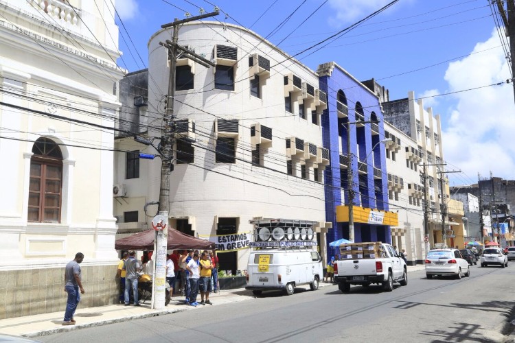 Funcionários dos Correios fazem ato na manhã desta quarta-feira (20), na Rua João pessoa, antiga Rua