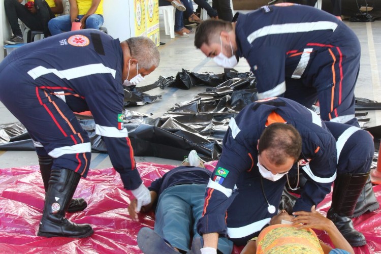 Serviços de emergência realizam simulações com o intuito de preparar a população para casos de emerg